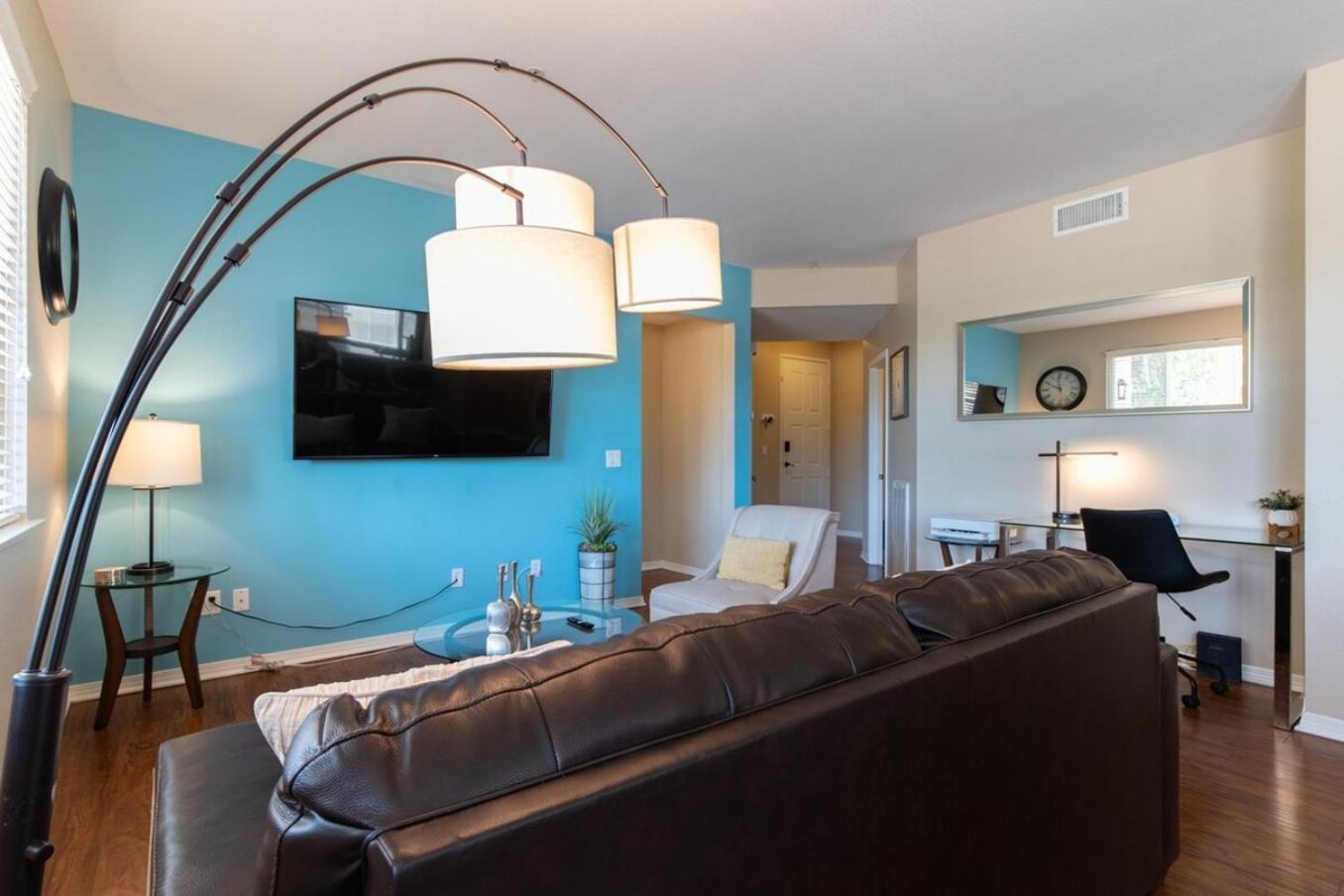 Luxury Suite, Fast Wifi, King Bed, Pool And Apartment Santa Clarita