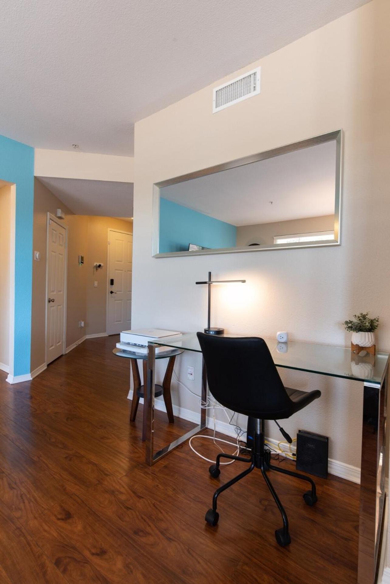 Apartment Luxury Suite, Fast Wifi, King Bed, Pool And Santa Clarita