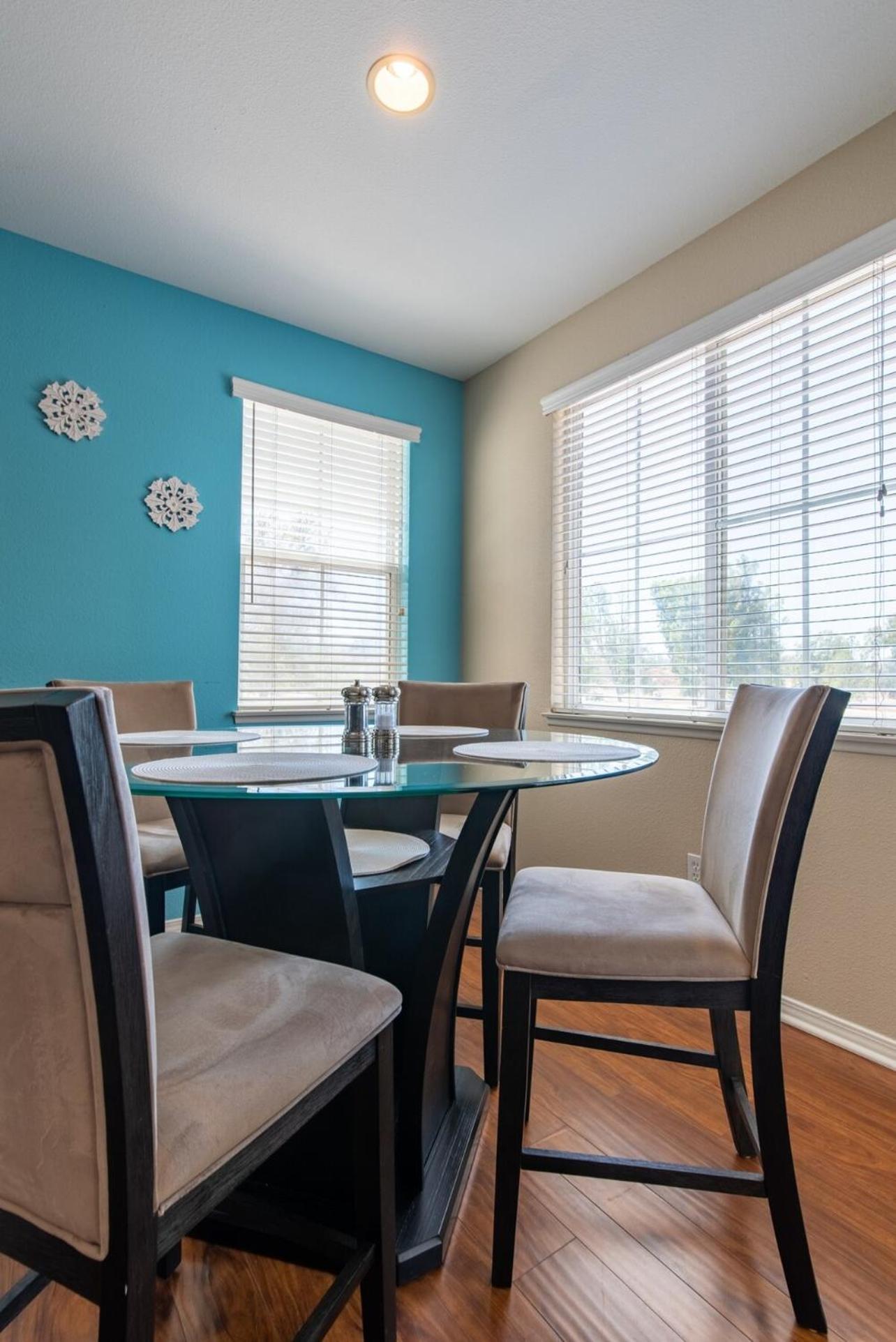 Luxury Suite, Fast Wifi, King Bed, Pool And Apartment Santa Clarita