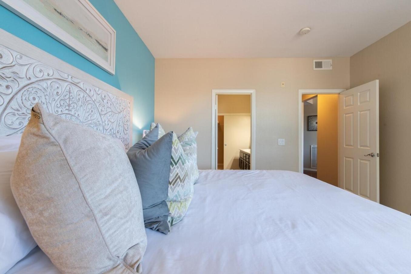 Luxury Suite, Fast Wifi, King Bed, Pool And Santa Clarita