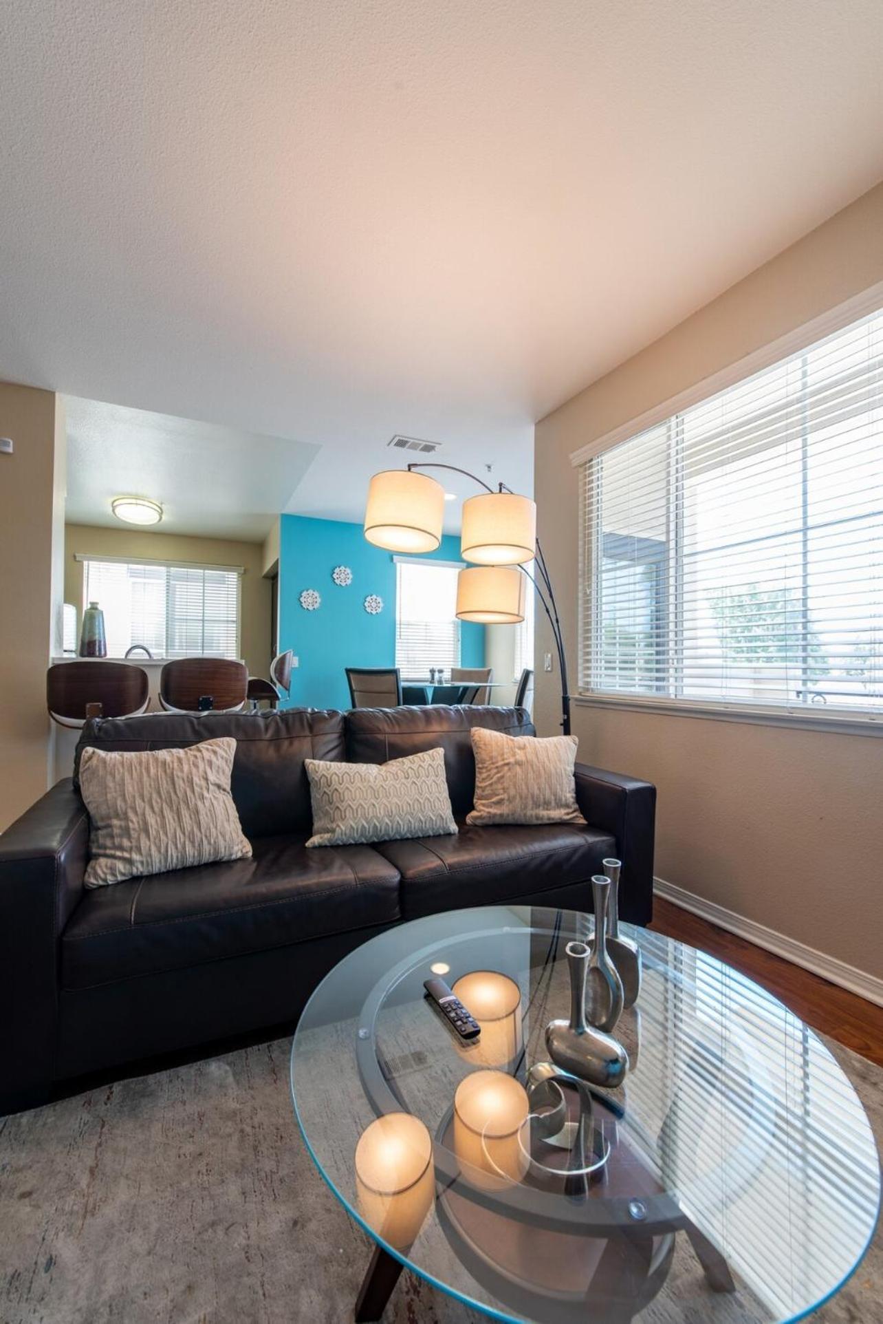 Luxury Suite, Fast Wifi, King Bed, Pool And Apartment Santa Clarita