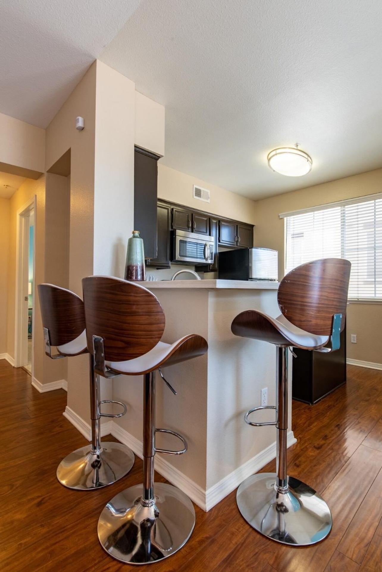 Luxury Suite, Fast Wifi, King Bed, Pool And Apartment